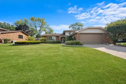 Exterior - 16 W681 Marybeth Ct, Willowbrook, IL 60521 photo 2 of 8