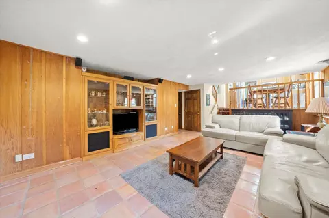 Living - 16 W681 Marybeth Ct, Willowbrook, IL 60521 photo 6 of 7