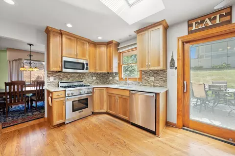 Kitchen - 16 W681 Marybeth Ct, Willowbrook, IL 60521 photo 2 of 4