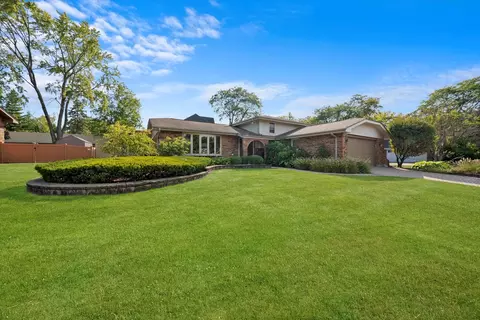 Exterior - 16 W681 Marybeth Ct, Willowbrook, IL 60521 photo 4 of 8