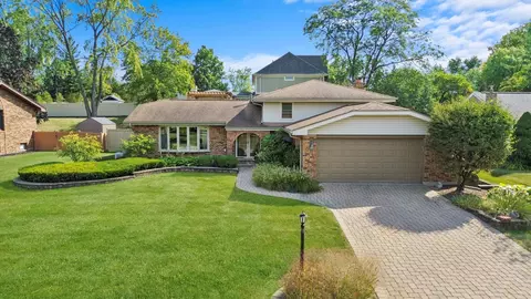 16 W681 Marybeth Ct, Willowbrook, IL 60521