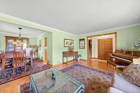Living - 16 W681 Marybeth Ct, Willowbrook, IL 60521 photo 4 of 7