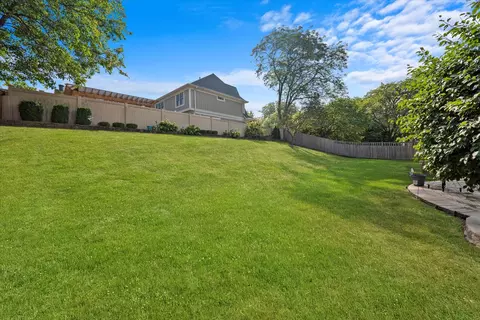 Exterior - 16 W681 Marybeth Ct, Willowbrook, IL 60521 photo 7 of 8