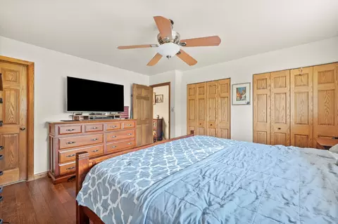 Bedroom - 16 W681 Marybeth Ct, Willowbrook, IL 60521 photo 4 of 5