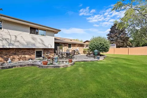 Exterior - 16 W681 Marybeth Ct, Willowbrook, IL 60521 photo 8 of 8