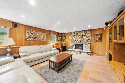 Living - 16 W681 Marybeth Ct, Willowbrook, IL 60521 photo 7 of 7