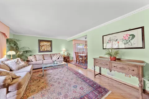 Living - 16 W681 Marybeth Ct, Willowbrook, IL 60521 photo 3 of 7