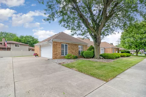18438 Maple St, Lansing, IL 60438 photo 2