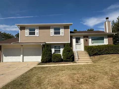 4700 Brigantine Ct, Hoffman Estates, IL 60192