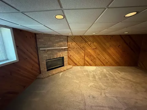 Living - 4700 Brigantine Ct, Hoffman Estates, IL 60192 photo 3 of 3