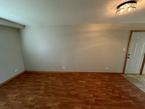Living - 4700 Brigantine Ct, Hoffman Estates, IL 60192 photo 2 of 3