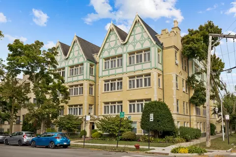 2202 W Granville Ave #1, Chicago, IL 60659