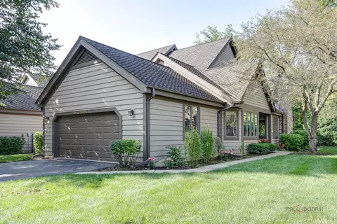 2004 Forest Creek Ln #22-11, Libertyville, IL 60048