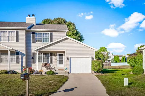 1316 Beacon Hill Ct, Normal, IL 61761 photo 2