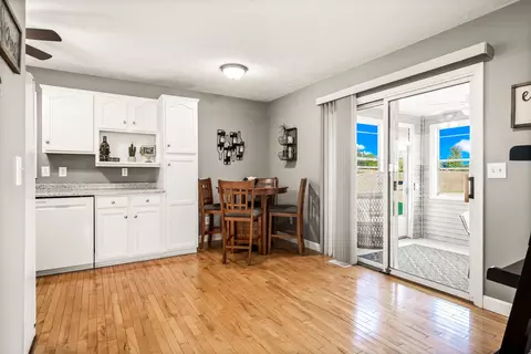 1316 Beacon Hill Ct, Normal, IL 61761 photo 8