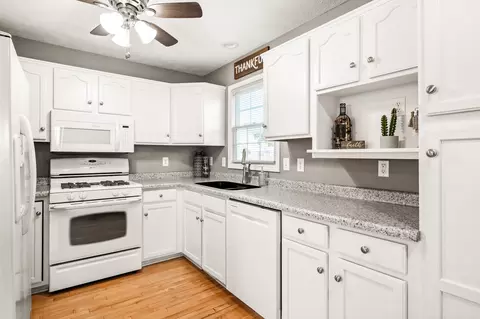 1316 Beacon Hill Ct, Normal, IL 61761 photo 14