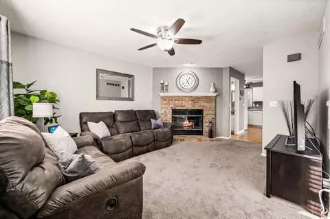 1316 Beacon Hill Ct, Normal, IL 61761 photo 4