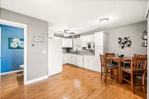 1316 Beacon Hill Ct, Normal, IL 61761 photo 11