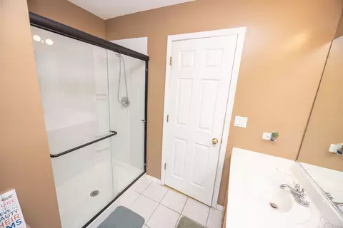 Bath - 1362 Root St, Crest Hill, IL 60403 photo 1 of 4