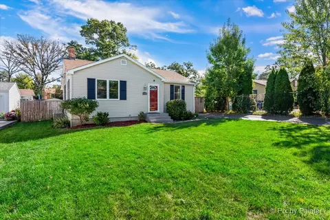 33181 N Valley View Dr, Grayslake, IL 60030