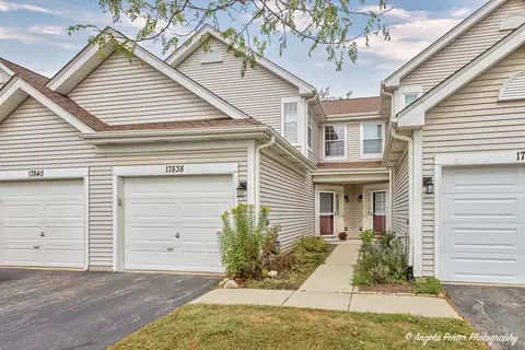 17838 W Braewick Rd #160-17, Gurnee, IL 60031