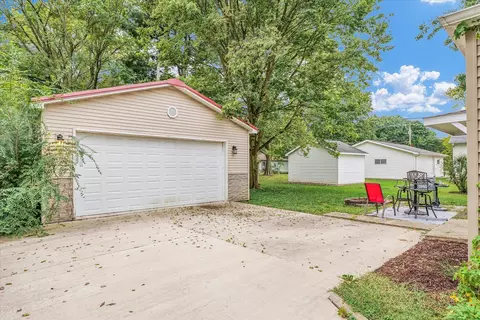 613 E High St, Monticello, IL 61856 photo 25