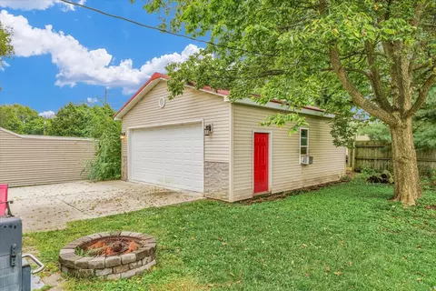 613 E High St, Monticello, IL 61856 photo 28