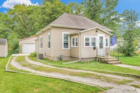 613 E High St, Monticello, IL 61856 photo 2
