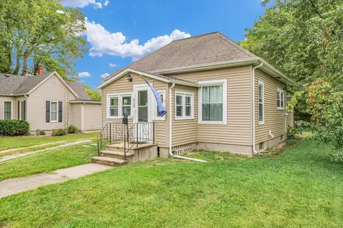613 E High St, Monticello, IL 61856 photo 3