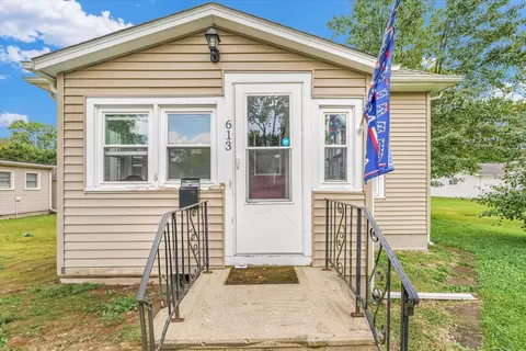 613 E High St, Monticello, IL 61856 photo 4