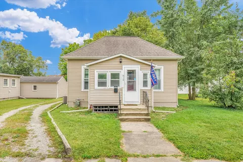 613 E High St, Monticello, IL 61856