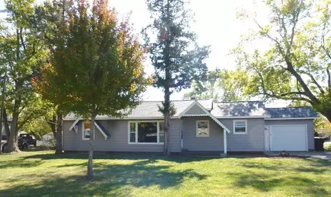 400 S Portland Pl, Clinton, IL 61727