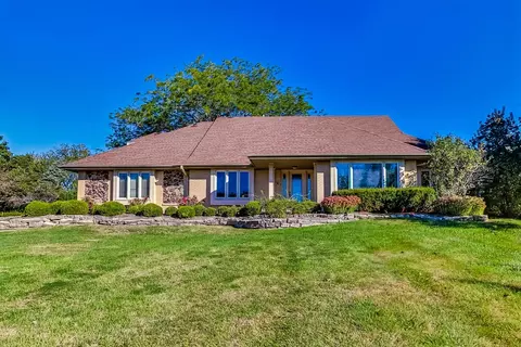 668 Bradwell Rd, Inverness, IL 60010