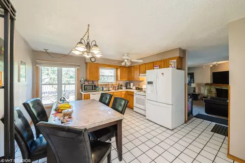 1620 Sheffield Dr, Elgin, IL 60123 photo 5