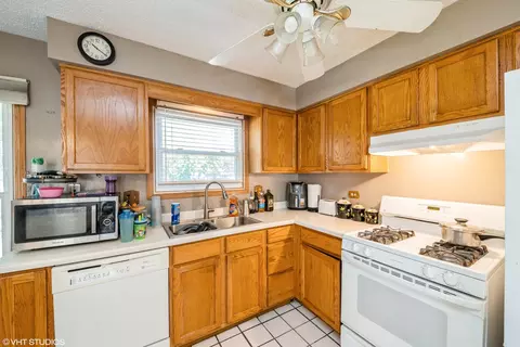 1620 Sheffield Dr, Elgin, IL 60123 photo 6