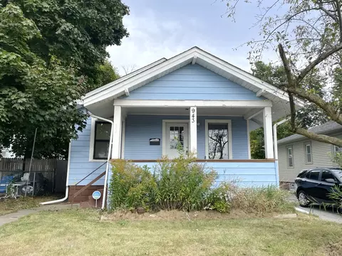 943 New York St, Waukegan, IL 60085