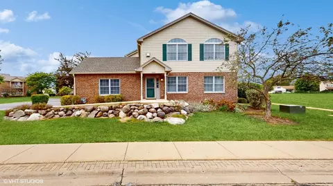 5400 Cobblers Xing #5400, Mchenry, IL 60050