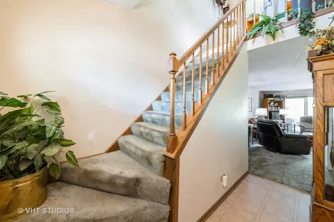 307 Dawn Ct #A, Bloomingdale, IL 60108