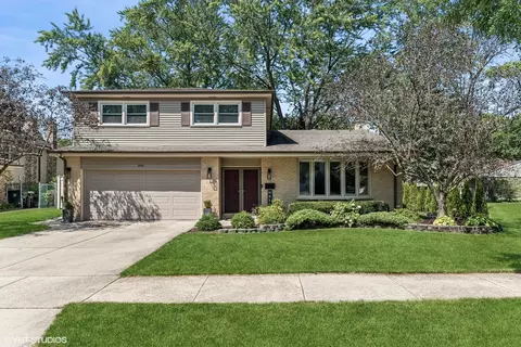 2510 N Forrest Ln, Arlington Heights, IL 60004