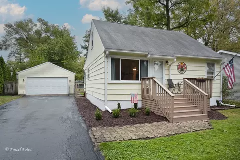 1908 N North Ave, Mchenry, IL 60050