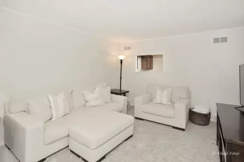 1908 N North Ave, Mchenry, IL 60050 photo 2