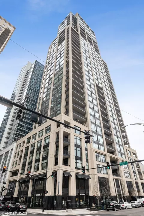 9 W Walton St #2402, Chicago, IL 60610