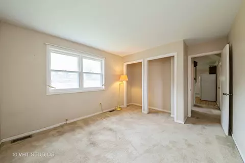 Bedroom - 1910 Powder Riv, Elgin, IL 60123 photo 3 of 7