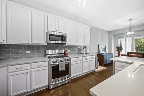 Kitchen - 5 Tiverton Ct, Algonquin, IL 60102 photo 2 of 6