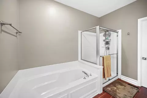 Bath - 5 Tiverton Ct, Algonquin, IL 60102 photo 2 of 4