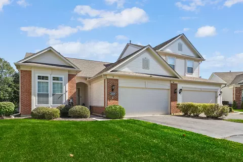 5 Tiverton Ct, Algonquin, IL 60102