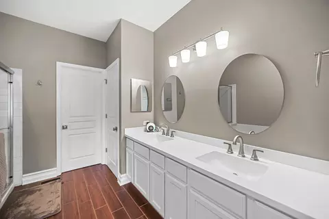 Bath - 5 Tiverton Ct, Algonquin, IL 60102 photo 1 of 4