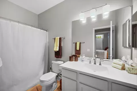 Bath - 5 Tiverton Ct, Algonquin, IL 60102 photo 3 of 4