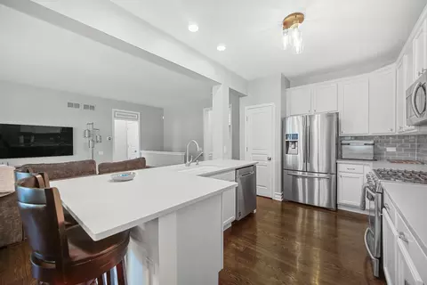 Kitchen - 5 Tiverton Ct, Algonquin, IL 60102 photo 3 of 6