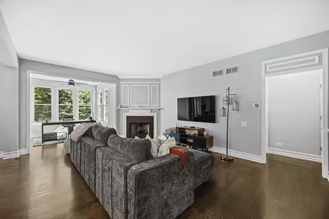 Living - 5 Tiverton Ct, Algonquin, IL 60102 photo 1 of 2